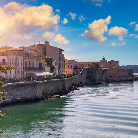 Tati's House - Ortigia Wifi Apartment *
